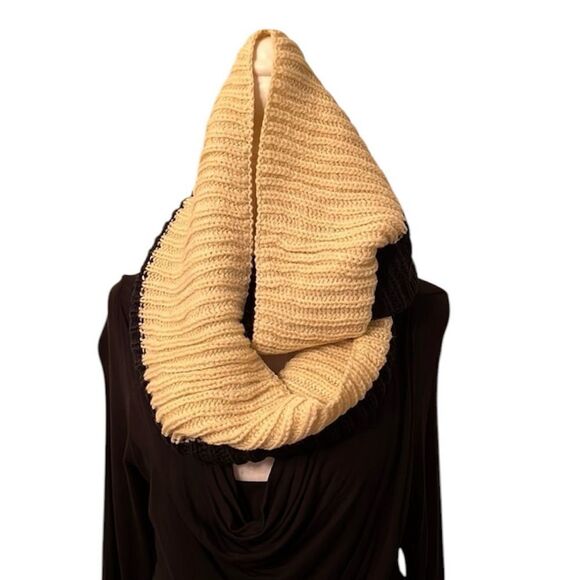 NWOT black and cream knit infinity scarf dress up any outfit while keeping warm - Picture 1 of 7